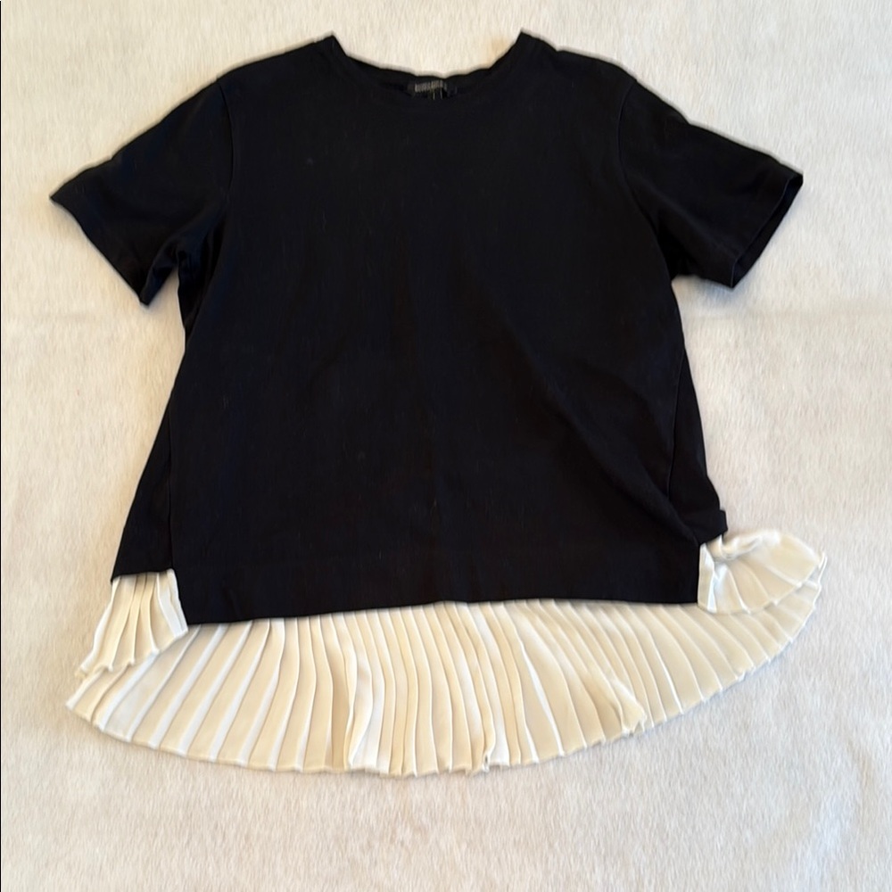 Stylish Banana Republic Black and Cream Top